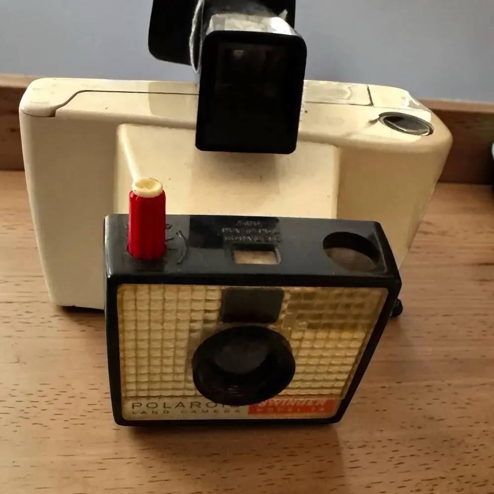 Vintage 1960s Polaroid Swinger Model 20 Land Camera Instant Film Cream Black Mod